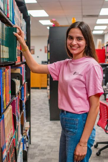College student wearing pink cotton t-shirt